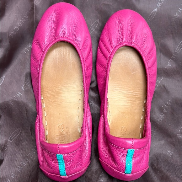 Tieks Shoes - Tieks Fuchsia. Size 7. VGUC LOW Price.  FIRM